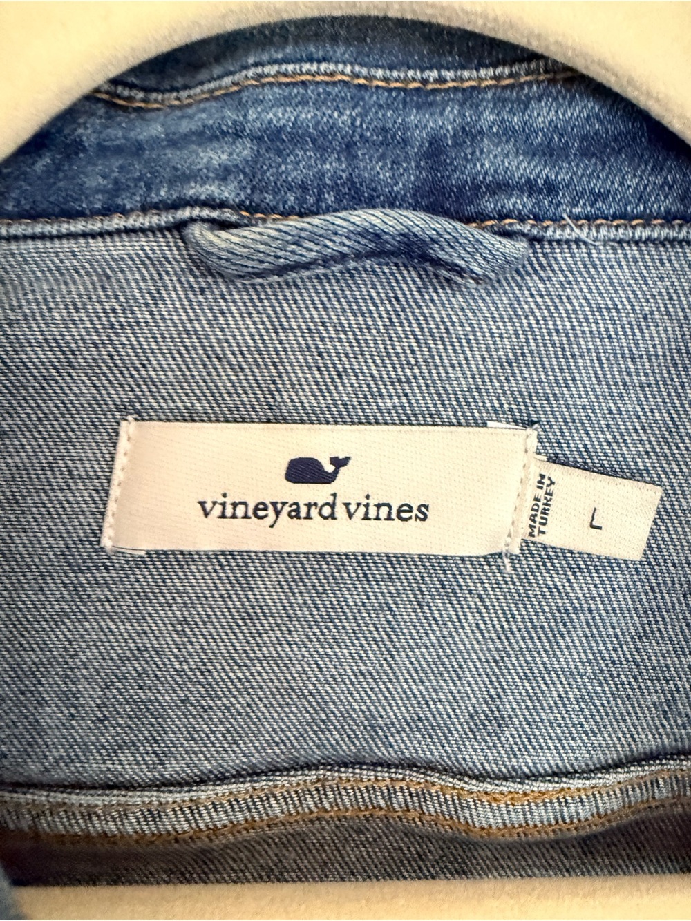 💕NWOT Vineyard Vines Blue Denim Button-Up - Picture 3 of 4
